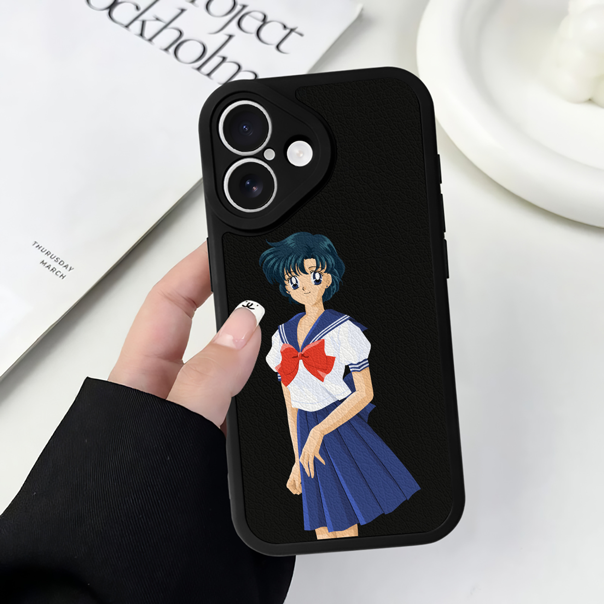 （画像用） 美少女戦士セーラームーン 水野 亜美 みずの あみ Sailor Moon Mizuno Ami 【iPhone 16シリーズ対応】シリコンスマホケース（レザー調） 材質：シリコン